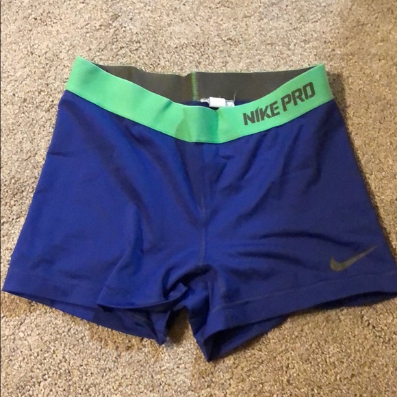 Nike Pros - Picture 1 of 6